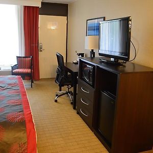 Zimmer mit Kingsize-Bett für Gäste mit Behinderungen